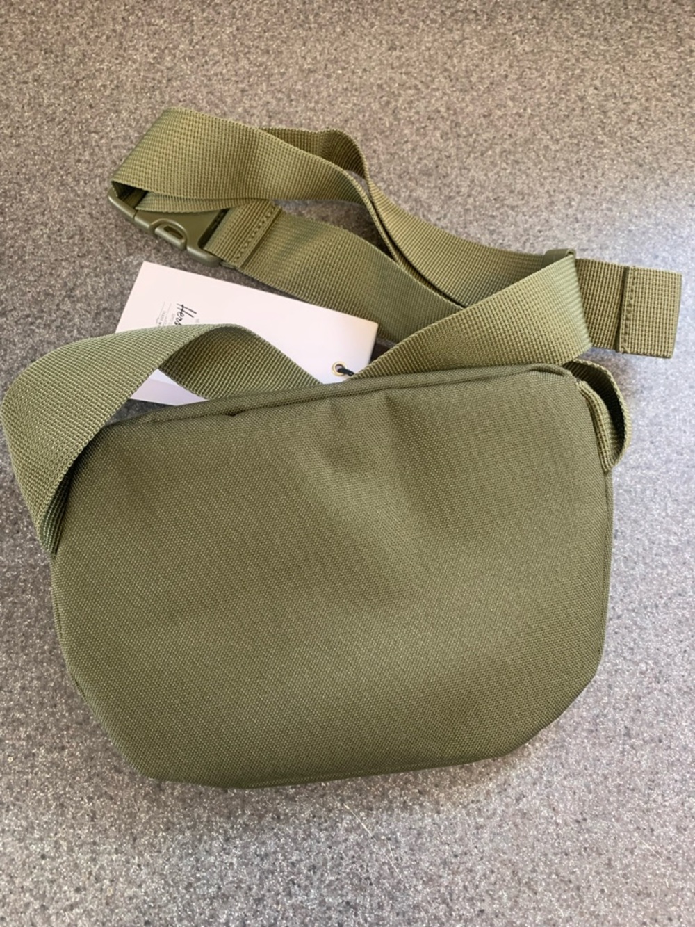 New With Tags HERSCHEL SUPPLY CO. FOURTEEN HIPSACK Cross body Belt Bag
Ivy Green - Picture 3 of 6
